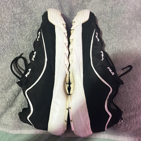 Fila Sneakers - Picture 2 of 5